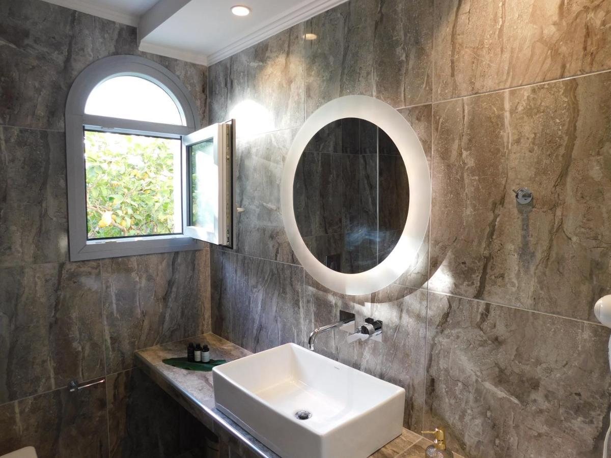Orea Superior Rooms Kypseli Bagian luar foto